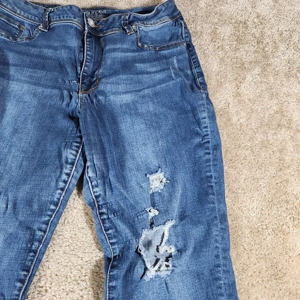 Women’s M Jeans By MAURICES High Rise Stretch Jeans Size Large Distressed